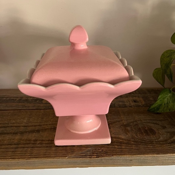 Hull Pottery pink lidded trinket candy dish - Picture 3 of 7